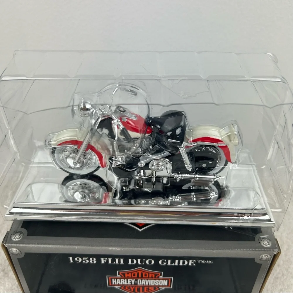 NIB - Maisto (Avon) Harley-Davidson 1958 FLH Duo Glide 1:18 Die Cast Collectible